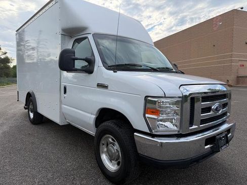 Used 2016 Ford E-350 and Econoline 350 Super Duty w/ Power Windows & Locks Group image 3