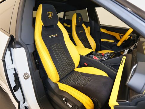 Used 2022 Lamborghini Urus image 53