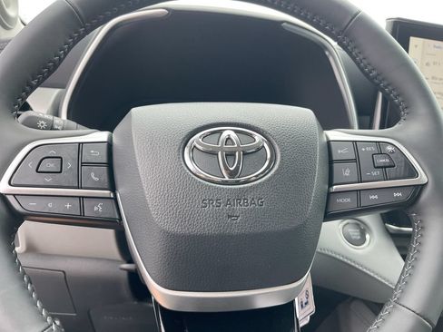Used 2026 Toyota Highlander Platinum AWD/4WD image 7