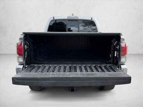 Used 2016 Toyota Tacoma TRD Off-Road w/ Premium & Technology Package AWD/4WD image 7