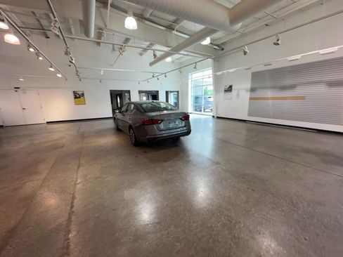 Used 2025 Nissan Altima 2.5 SV FWD image 16