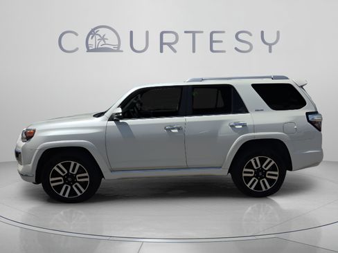 Used 2021 Toyota 4Runner Limited AWD/4WD image 2