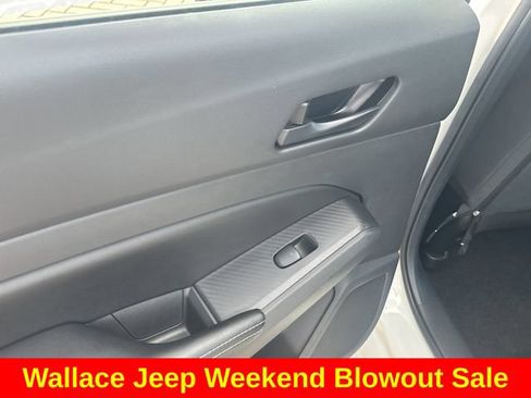 Used 2025 Nissan Altima 2.5 SV FWD image 13