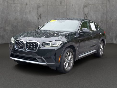 Used 2025 BMW X4 xDrive30i AWD/4WD image 3