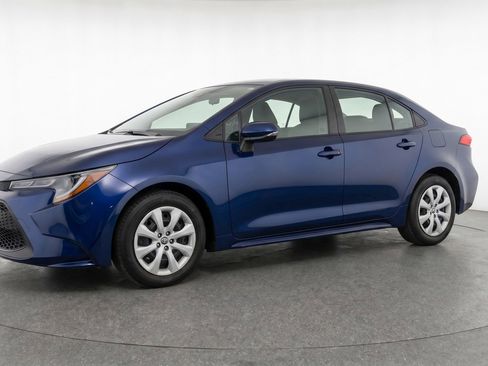 Used 2025 Toyota Corolla LE FWD image 3