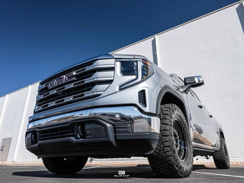 Used 2025 GMC Sierra 1500 SLE w/ X31 Off-Road Package AWD/4WD image 22
