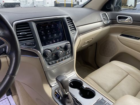 Used 2018 Jeep Grand Cherokee Overland image 24