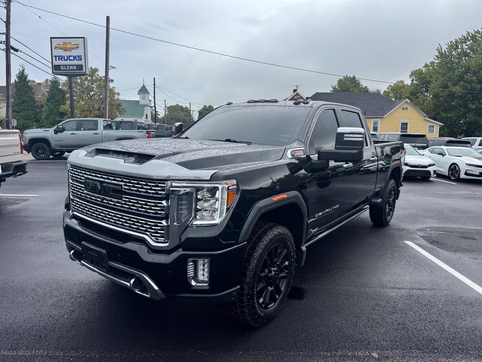 Used 2021 GMC Sierra 2500 Denali w/ Denali Black Diamond Edition AWD/4WD image 2