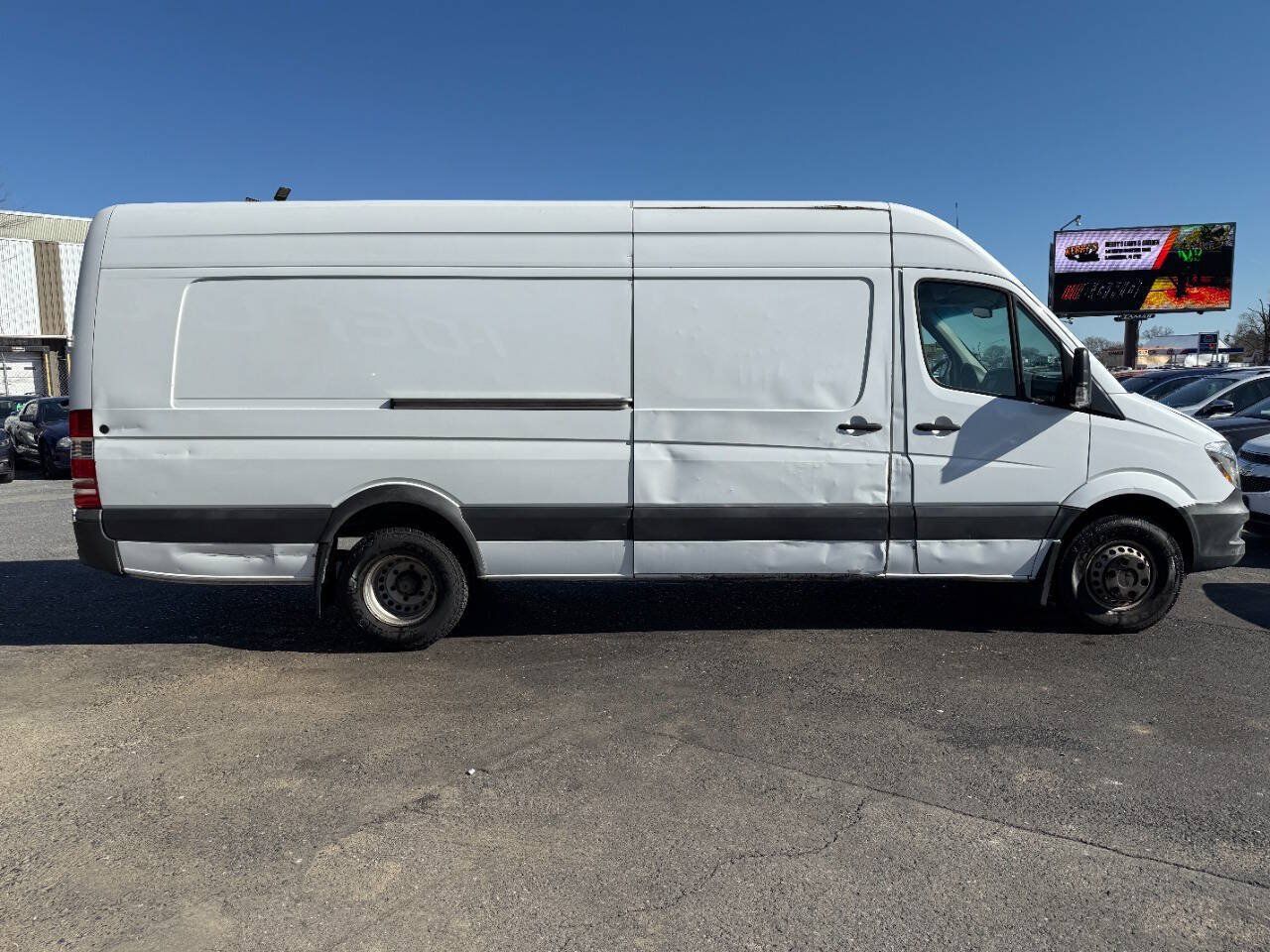 Used 2014 Freightliner Sprinter 3500 RWD image 4