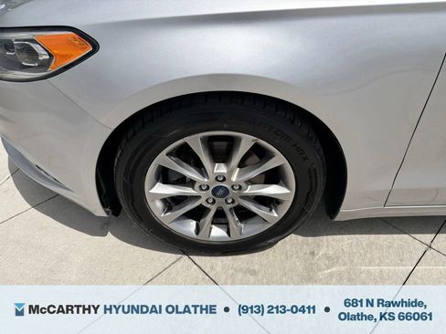 Used 2017 Ford Fusion SE FWD image 9