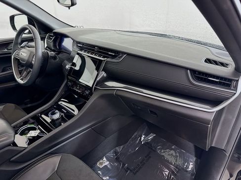 Used 2023 Jeep Grand Cherokee Altitude image 28