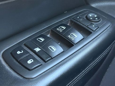 Used 2016 Jeep Grand Cherokee Laredo image 23