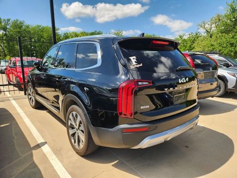 Used 2022 Kia Telluride EX w/ EX Premium Package image 3