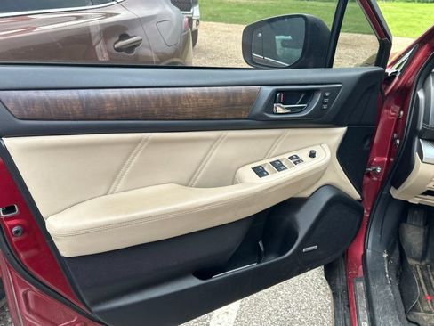 Used 2018 Subaru Outback 2.5i Limited AWD/4WD image 6