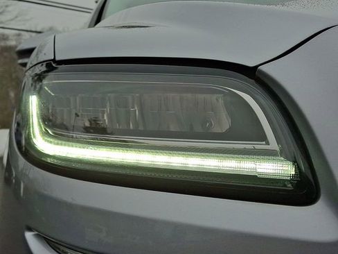 Used 2022 Lincoln Nautilus AWD w/ Premium Package image 9