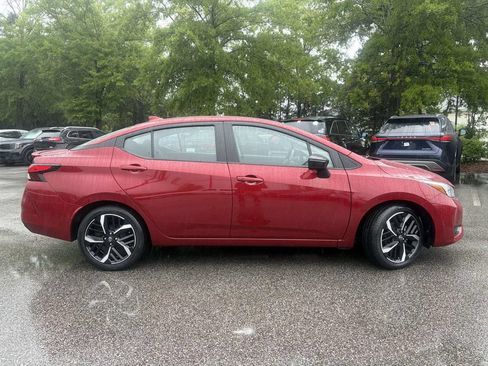 Used 2024 Nissan Versa SR FWD image 2