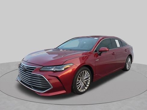 Used 2019 Toyota Avalon Limited FWD image 2