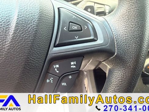 Used 2018 Ford Edge SE FWD image 21
