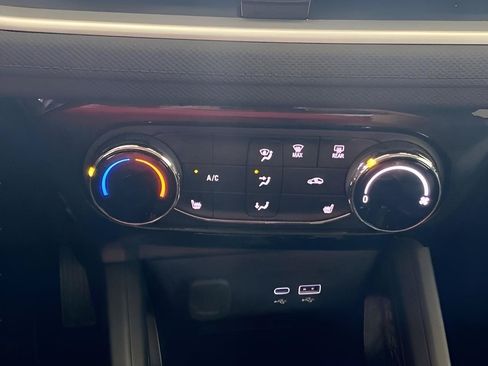 Used 2024 Chevrolet TrailBlazer LT w/ LT Cold Weather Package FWD image 46