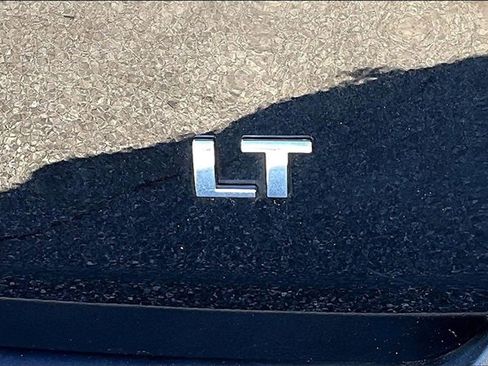 Used 2023 Chevrolet Traverse LT image 24