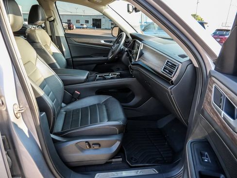 Used 2024 Volkswagen Atlas SEL AWD/4WD image 18