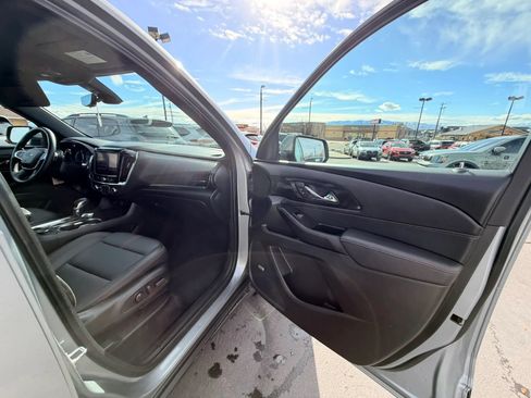 Used 2023 Chevrolet Traverse RS AWD/4WD image 32