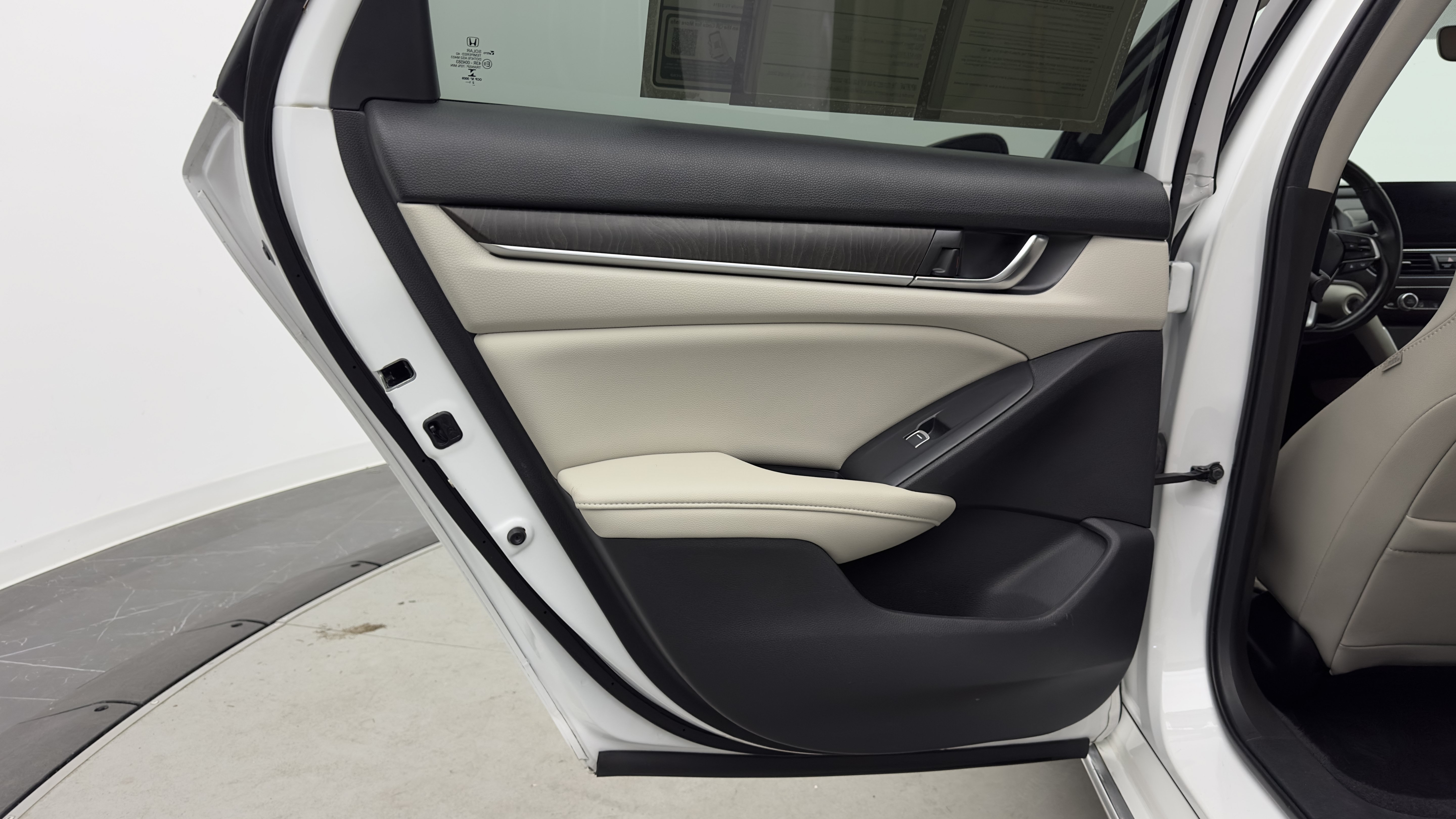 Used 2022 Honda Accord EX-L image 26