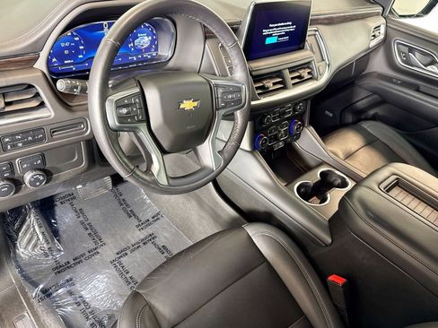 Used 2022 Chevrolet Suburban LT w/ Luxury Package image 9