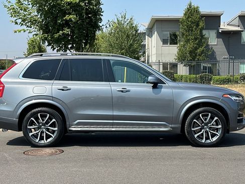 Used 2016 Volvo XC90 T6 Momentum w/ Momentum Plus Package AWD/4WD image 2