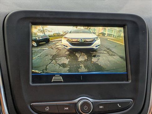 Used 2019 Chevrolet Equinox LT image 4