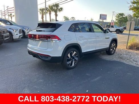 Used 2024 Volkswagen Atlas Cross Sport SE FWD image 3
