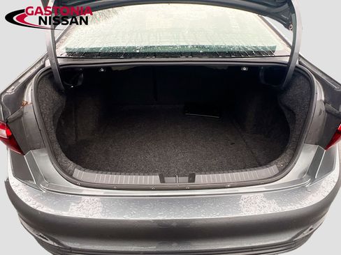 Used 2024 Volkswagen Jetta SE image 32