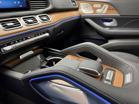 New 2025 Mercedes-Benz GLS 450 4MATIC image 19