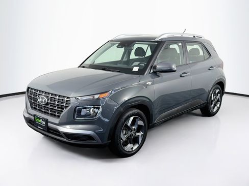 Used 2025 Hyundai Venue SEL FWD image 3