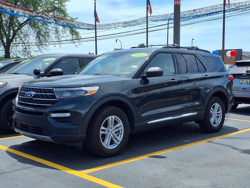 Used 2024 Ford Explorer XLT w/ Equipment Group 202A AWD/4WD image 1