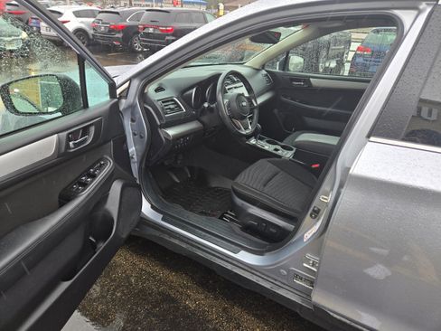 Used 2018 Subaru Outback 2.5i Premium image 5