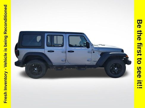 Used 2018 Jeep Wrangler Unlimited Sport S AWD/4WD image 6