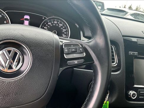 Used 2013 Volkswagen Touareg VR6 image 13