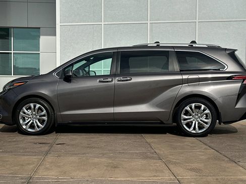 Certified 2024 Toyota Sienna Platinum image 8