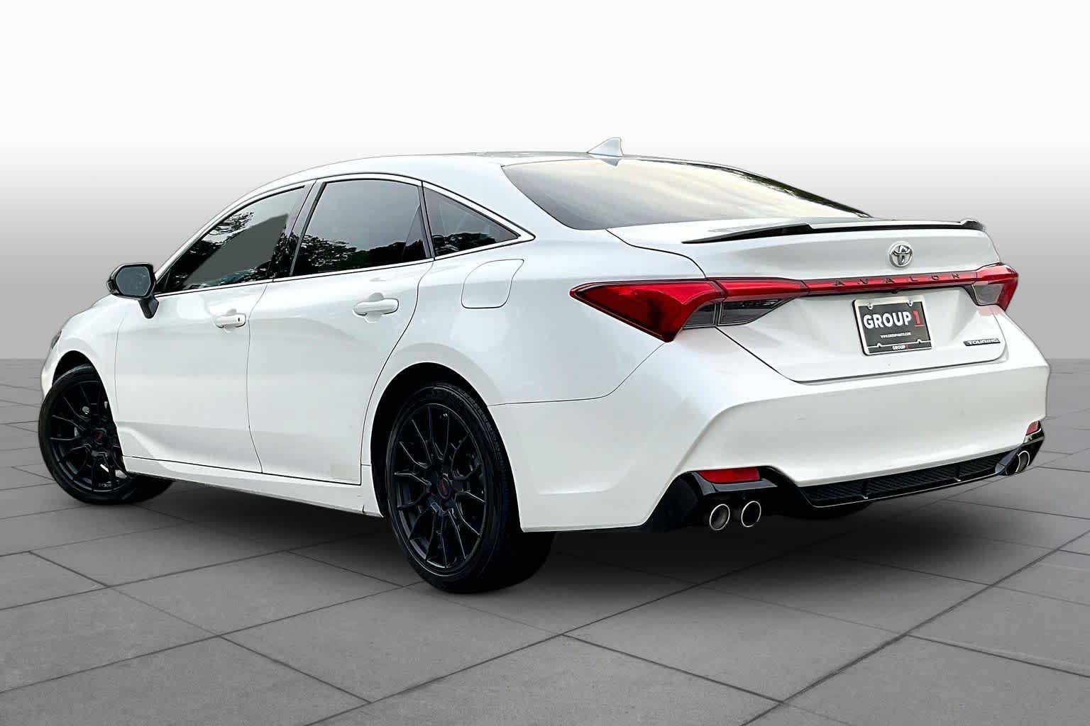 Used 2019 Toyota Avalon Touring FWD image 12