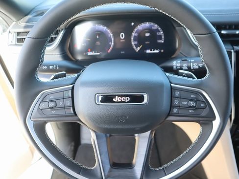 New 2025 Jeep Grand Cherokee Limited image 3