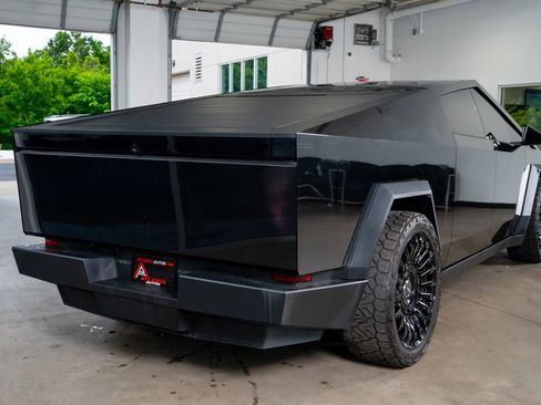 Used 2024 Tesla Cybertruck AWD Crew Cab image 9