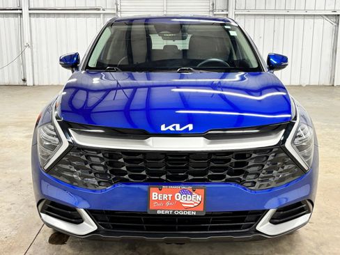 Used 2025 Kia Sportage EX FWD image 2