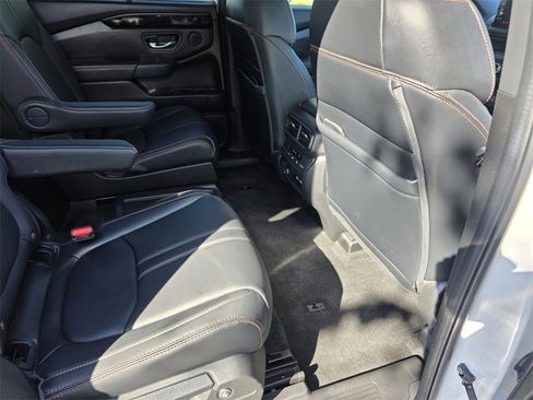 Used 2023 Honda Pilot TrailSport image 35