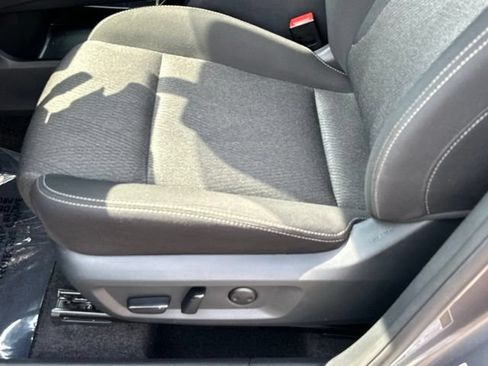 Used 2025 Nissan Rogue SV FWD image 27