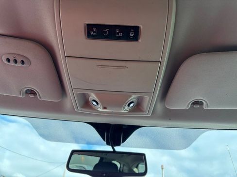 Used 2014 Chrysler Town & Country Touring-L w/ Driver Convenience Group image 18