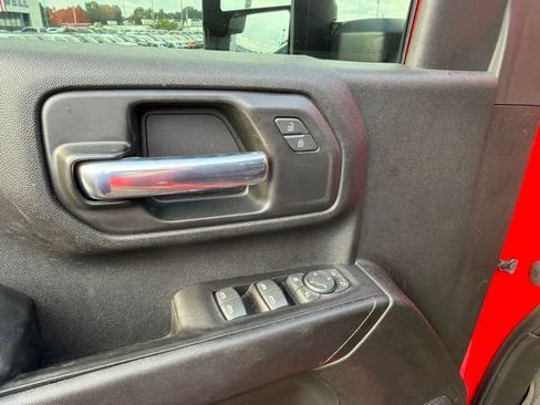 Used 2022 Chevrolet Silverado 2500 Custom w/ Custom Value Package AWD/4WD image 5