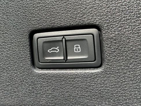 Used 2021 Audi Q8 Premium Plus w/ Premium Plus Package image 40