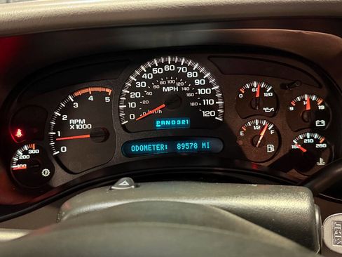 Used 2005 Chevrolet Silverado 2500 LS w/ Heavy-Duty Power Package image 6