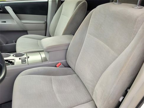 Used 2013 Toyota Highlander Plus image 11